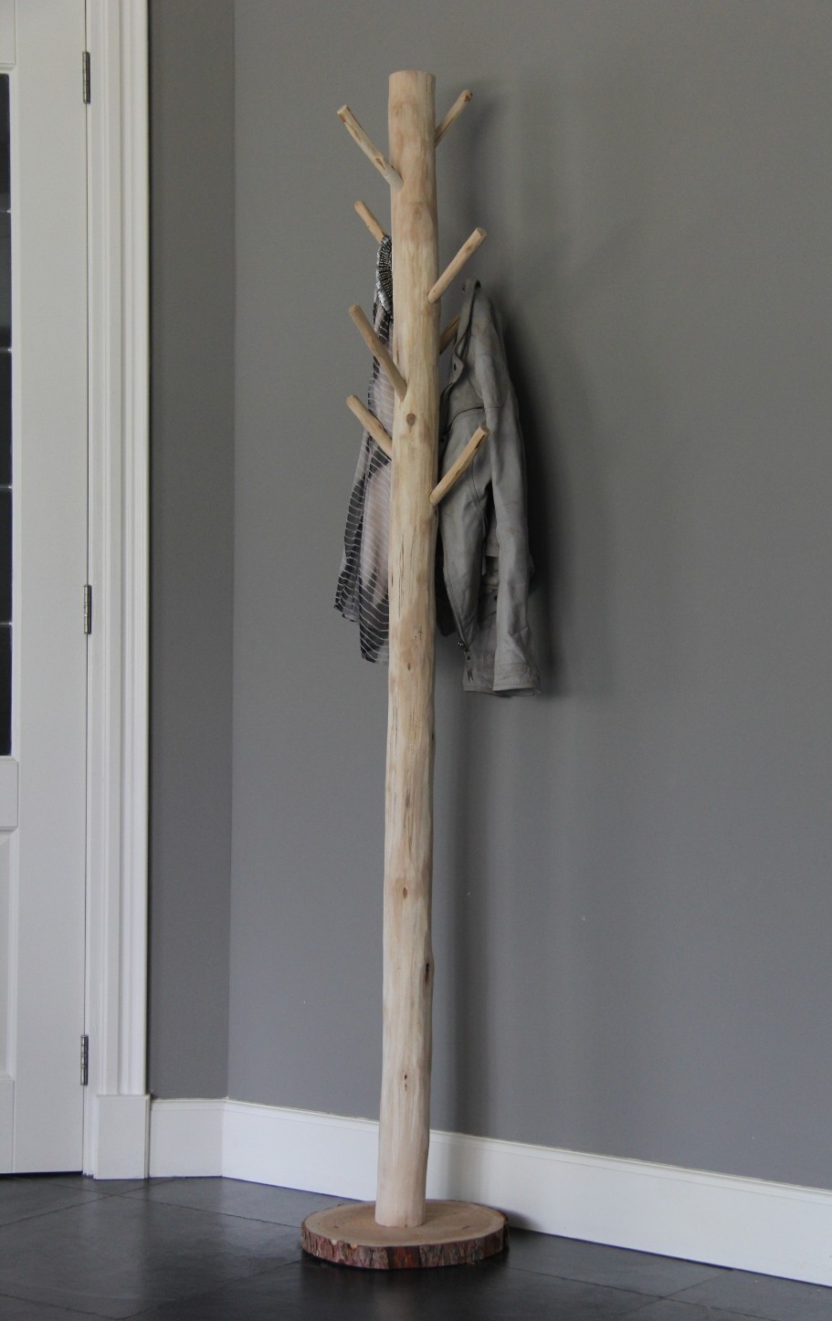 Selbst Garderoben aus Holz anfertigen – so macht man das! - Zweigedeko