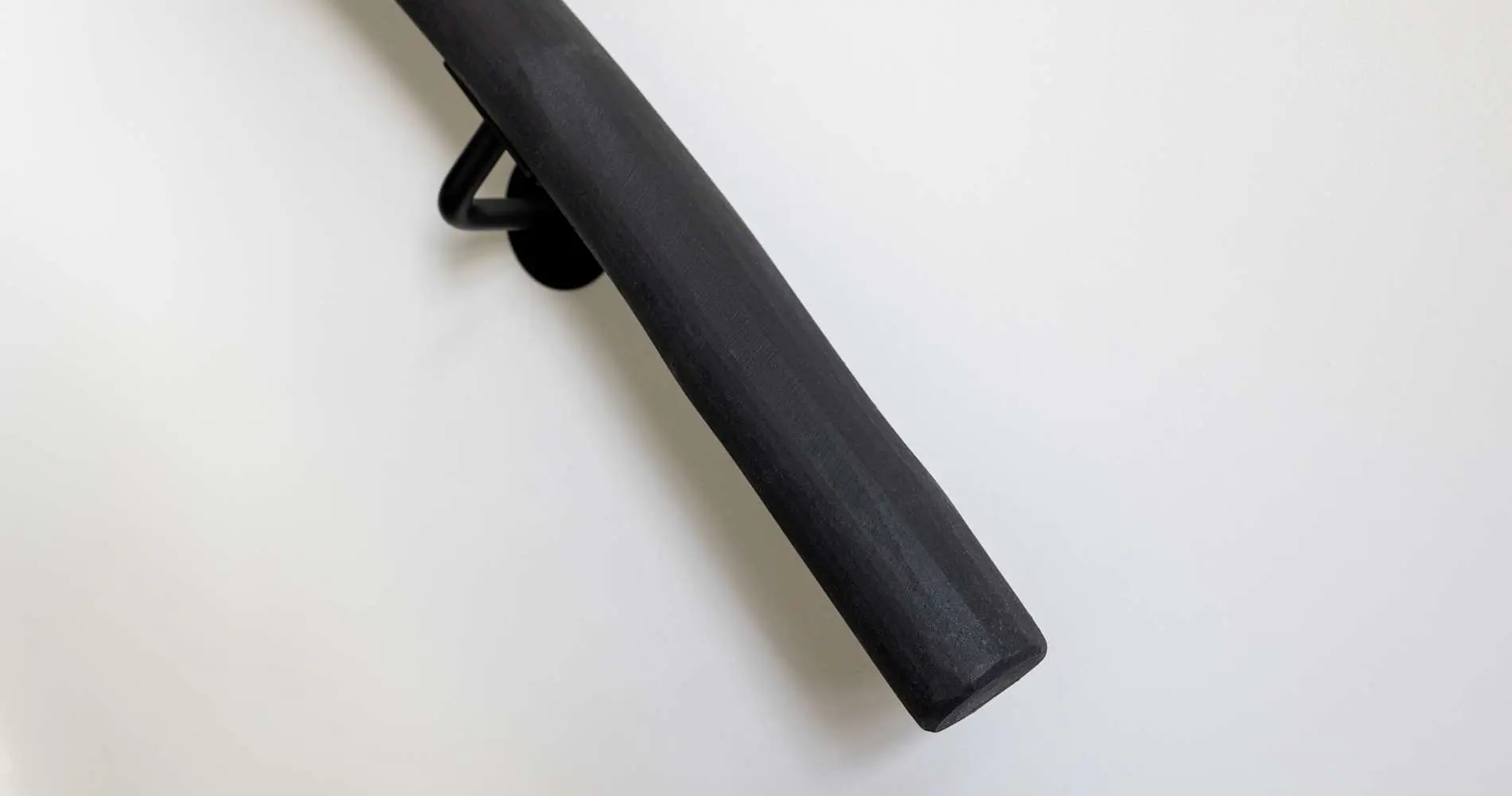 Boomstam Trapleuning Zwart detailfoto