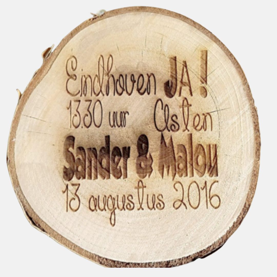 Houtschijven met gegraveerde tekst (3)
