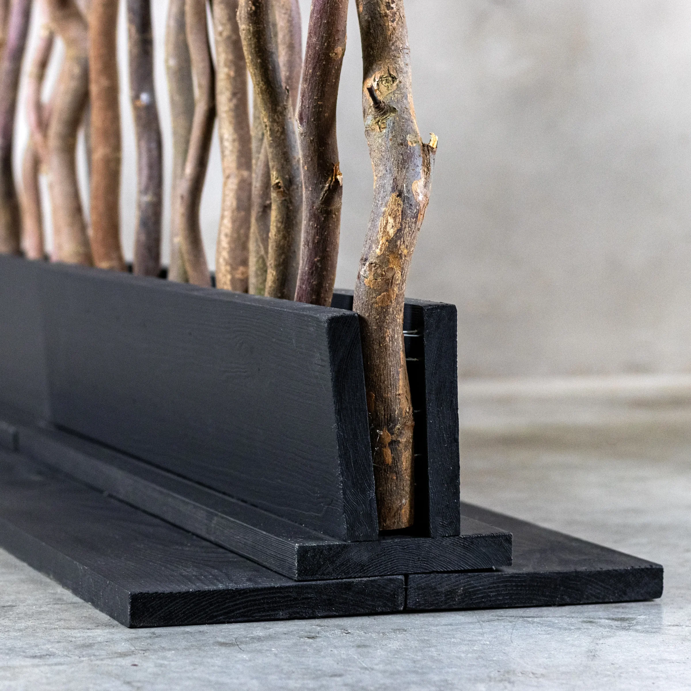 Kronkelwilg Roomdivider Axel Met zwarte voet H165cm, voet