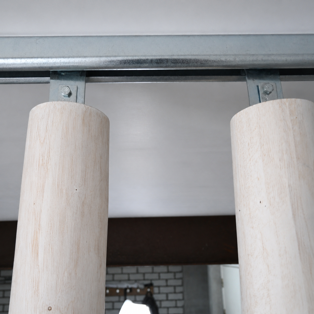 White wash stam aan ophangrail (2)