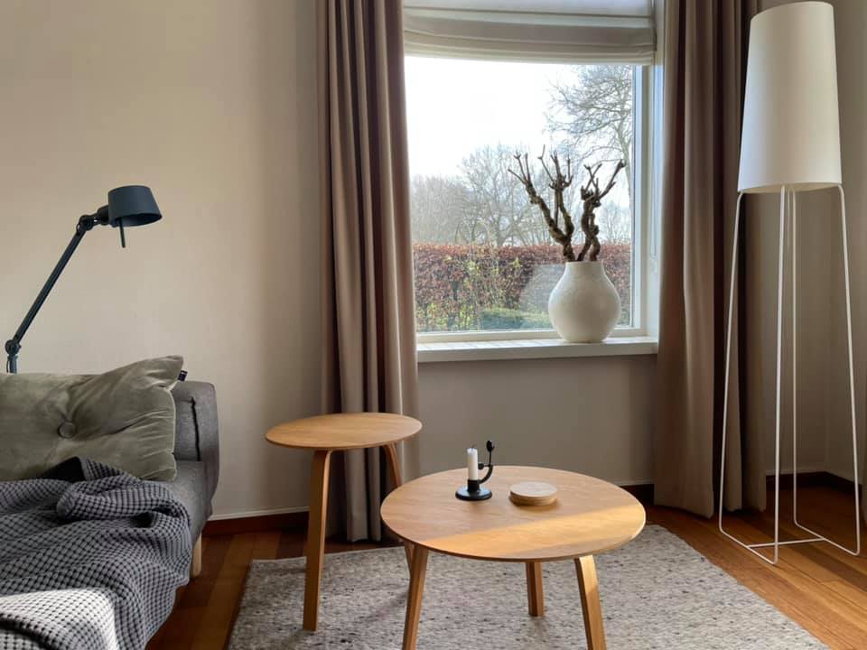 seringen op de vensterbank